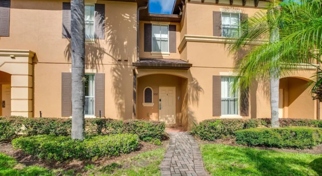 537 Regal Palms
