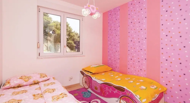 Nice Home in Split With Wifi and 3 Bedrooms, Prenota Hotel Splitska 