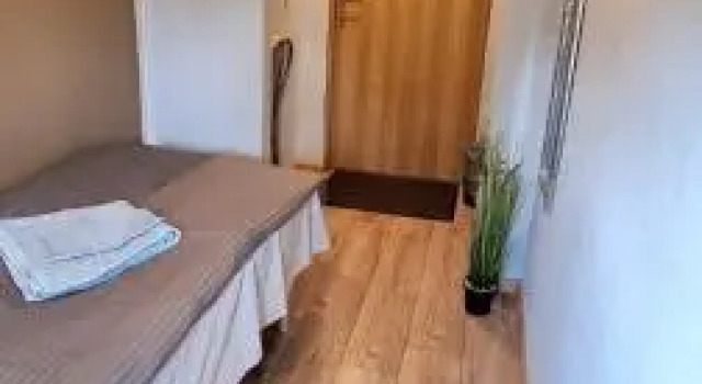 Cinema Hostel, Book Hostel / Vandrerhjem Hoteller i Rapla maakon med parkering, Parkering