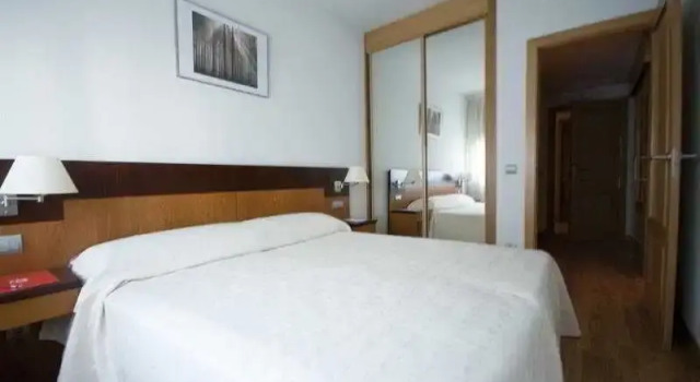 Apartamentos Suites Aeropuerto, Varaa Huoneisto Hotellit Madridin maakunta pysäköinnillä, Pysäköinti