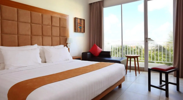 Номер Deluxe с видом на бассейн Отель The 101 Bali Fontana Seminyak