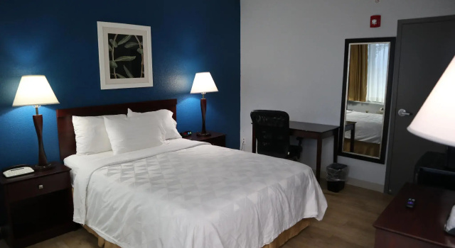Двухместный номер Standard Waterfront Inn PHL Airport