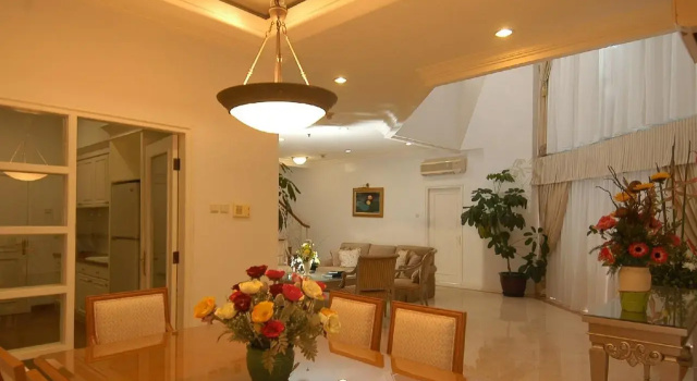 Standart çatı katı oda Hotel Aryaduta Semanggi