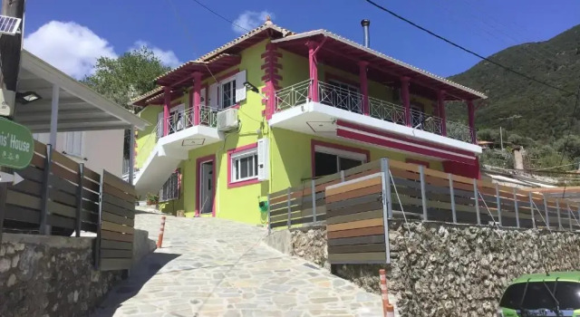 Коттедж Zois' House