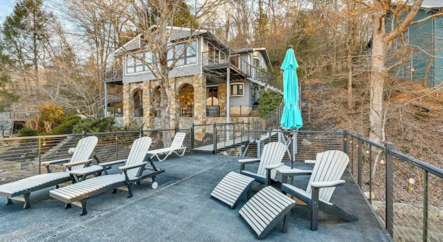 Коттедж Hot Tub + Mtn Views! Rumbling Bald Resort Cabin