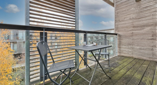 Апартаменты Spacious Flat With Balcony Close to the River in Greenwich by Underthedoormat