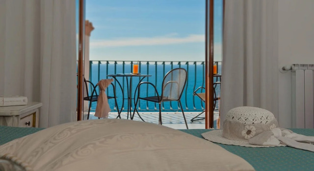 Трёхместный номер Standard с балконом и с видом на море Hotel Il Gabbiano