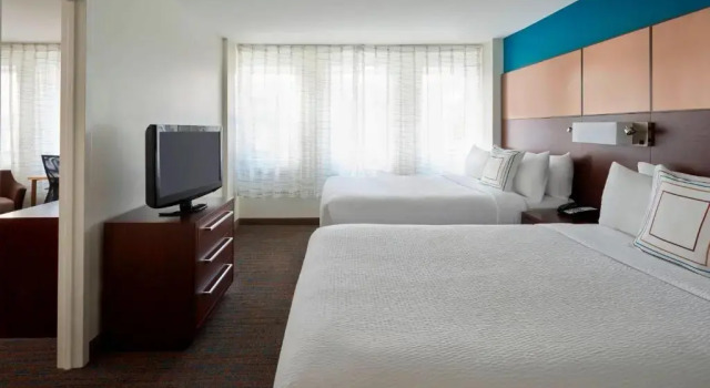 Четырёхместный люкс c 1 комнатой Residence Inn by Marriott Montréal Downtown