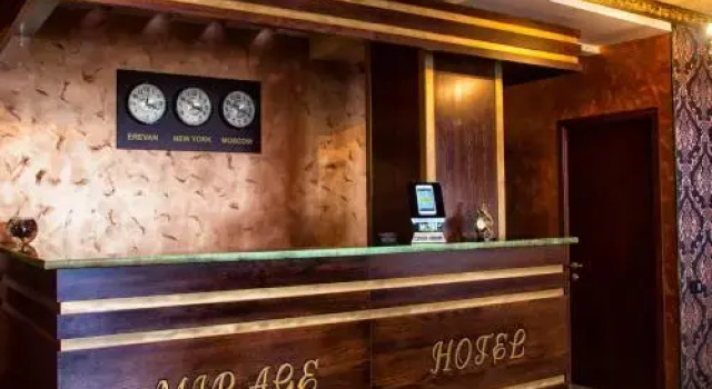 Mirage Hotel, Boek Hotel Hotels in Kʼanakʼerr met parkeren, Parkeren