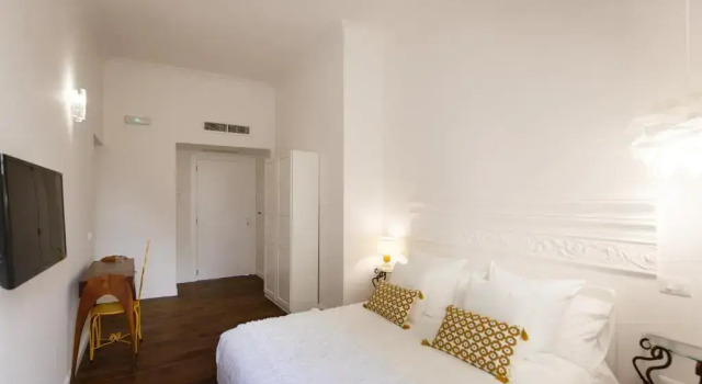 BB Albergo San Severo, Забронировать Отель Отели Неаполя с парковкой, рядом с Музей санитарного искусства, Парковка