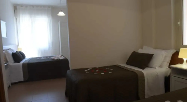 Четырёхместный номер Standard с балконом Hotel Antagos