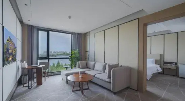 Люкс Deluxe Maison New Century Hotel Wuhu Dong Lake