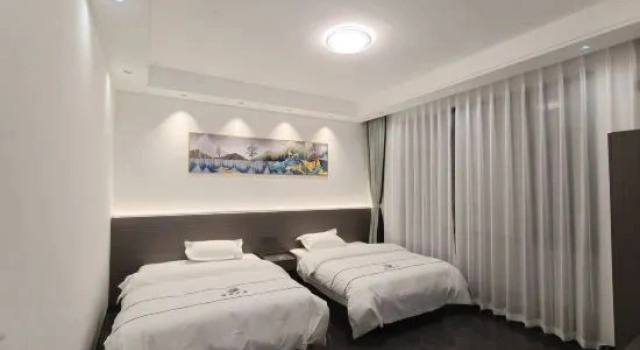Люкс с 2 комнатами с видом на озеро Zhenyue Residence