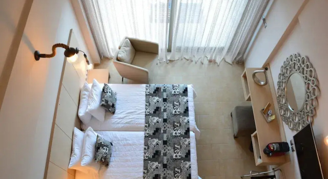 Полулюкс с балконом Royalty Suites Seaside