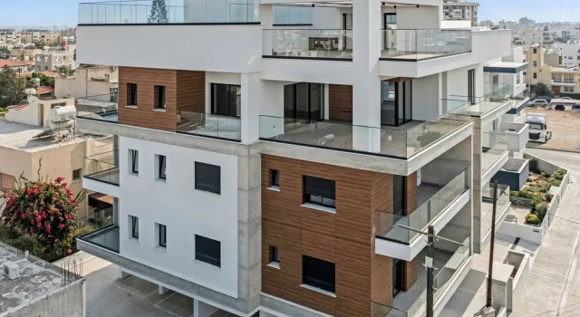 Sanders Crystal 1 - Large 4-bdr Penthouse With Shared Pool, Boek Appartement Limasol Limassol
