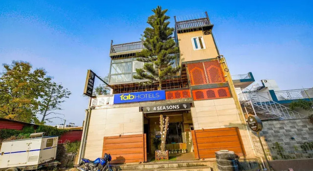 Fabhotel 4 Seasons, Rezervovat Hotel Déhrádún Uttarakhand