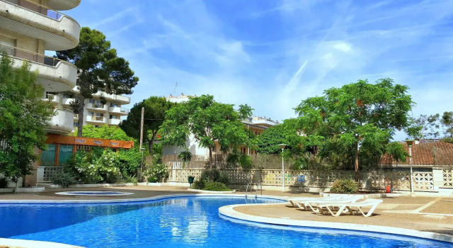 Кровать в общем номере c 1 комнатой Rentalmar Arquus Park
