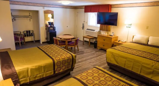 Семейный номер Standard Garner Hotel Albuquerque Airport by IHG
