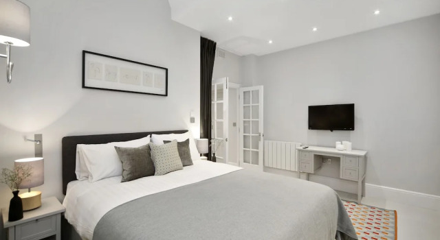 Апартаменты Standard Цокольный этаж с 3 комнатами Queensgate Court Apartments