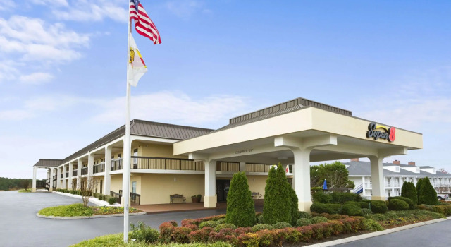 Super 8 Calhoun, Book Hotel Hoteller i Calhoun med pool, Swimmingpool