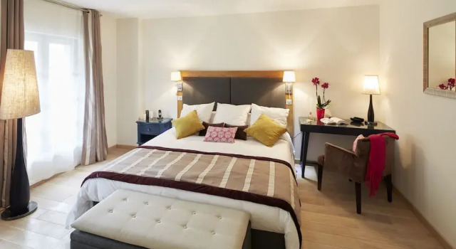 Номер Classic Mercure Maintenon