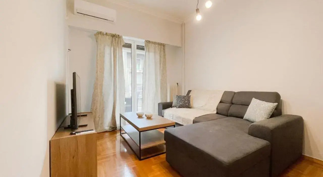 Kodrigktonos Central 77sqm apt in Viktoria