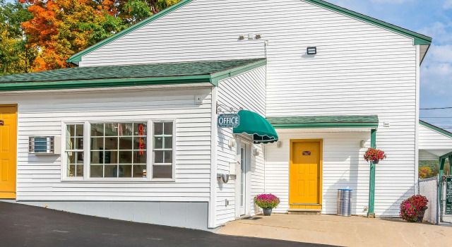 Blue Line Inn Lake George, Забронировать Отель Лейк-Джордж Adirondack Mountains, рядом с Ichabod Crane Schoolhouse