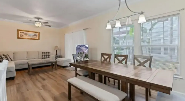 Cozy 4bdr House Near Disney 8101, Rezerwuj Dom wakacyjny Hotele w Kissimmee z parkingiem, Parking