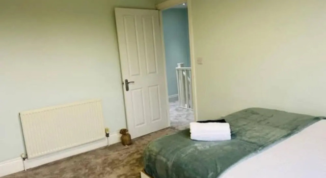 4 Bed House - Sleeps 9 - Garden - Parking - Wifi, Varaa Lomakoti Birmingham West Midlands
