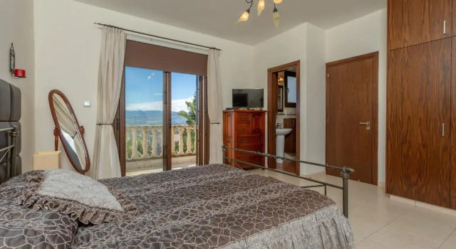 Villa Evelina Large Private Pool Walk to Beach Sea Views A C Wifi Eco-friendly - 3019, Book Villa 3-stjernede hoteller i Neo Chorio, 3*