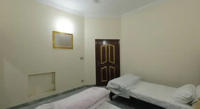 Room-cozy Guest Room in Rawalpindi - Per, Book Guesthouse Hotels in Islamabad with Parking, Parking