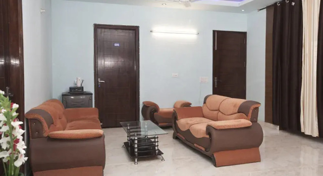 OYO Rooms Huda City Center Market District