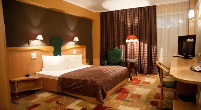 Номер Superior Ambassador Hotel
