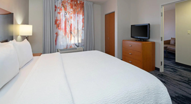 Двухместный люкс с 2 комнатами Fairfield Inn & Suites Seattle Bremerton