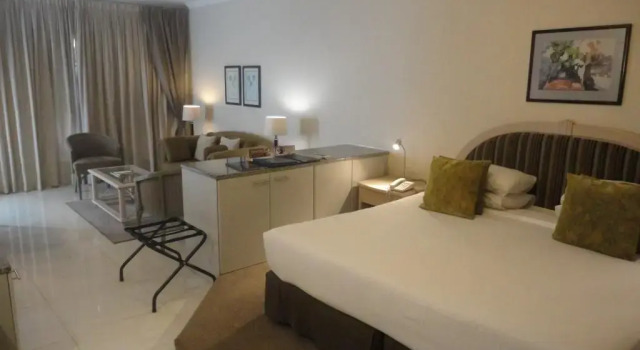 Полулюкс Peninsula All Suite Hotel by Dream Resorts
