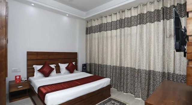 OYO 12918 The Prince Inn, Забронировать Отель Гургаон 