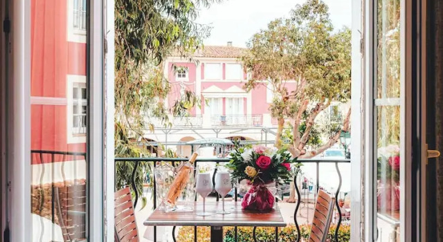 Номер Standard с балконом и с видом на город Hotel Le Suffren Golfe de Saint Tropez