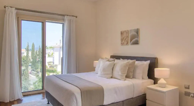 Phaedrus Living: Amorosa 13 Beachside Villa