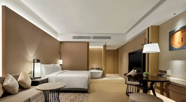 Двухместный номер Deluxe с балконом и с видом на сад Hilton Shanghai Songjiang Guangfulin