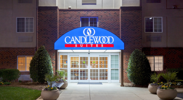 Candlewood Suites Raleigh Crabtree by IHG, Забронировать Отель Роли Raleigh-Durham Metropolitan Area