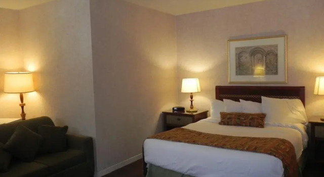 Cardinal Court Motel, Varaa Motelli  