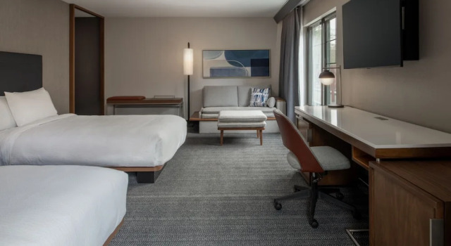Люкс Courtyard by Marriott Olympia