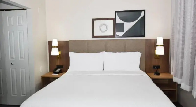 Люкс с красивым видом из окна Staybridge Suites Detroit-Novi by IHG