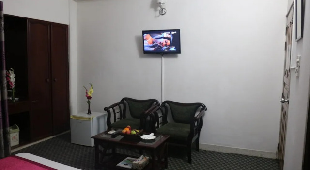 Двухместный номер Deluxe с балконом Hotel De Meridian Ltd