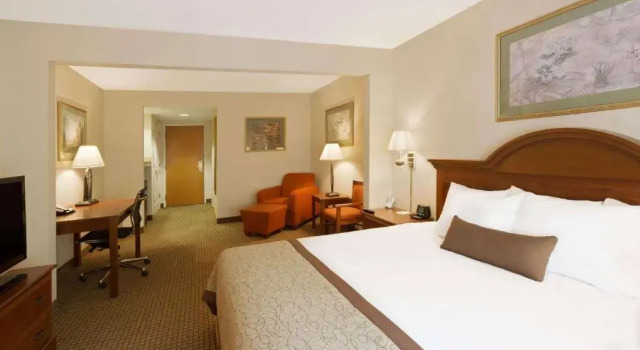 Номер Standard Wingate by Wyndham Charlotte Airport