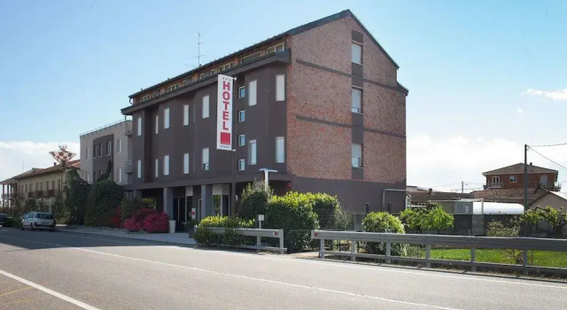 Hotel Ristorante La Bettola, Забронировать Отель Каризио 