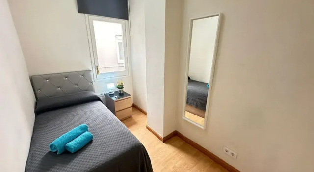 Rooms in Apartment Paris, Забронировать Апартаменты/квартира Барселона провинция Барселона, рядом с Jove Regina Theatre