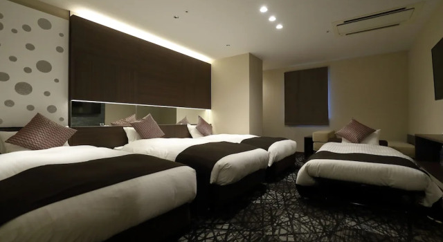 Четырёхместный номер Standard Osaka Teikoku Hotel