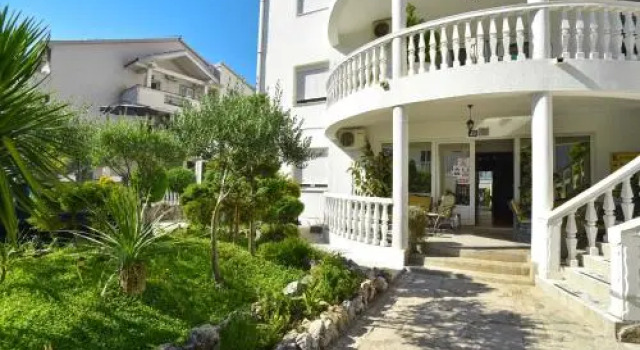Apartments Adok