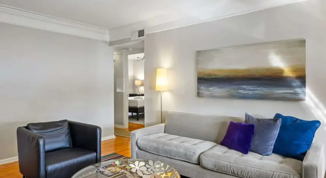 Brookwood Courtyard by BCA Furnished Apartments Bcc1b 02 B, Забронировать Апартаменты/квартира Апартаменты Атланта, рядом с Станция метро "Центр искусств", Апартаменты/квартира